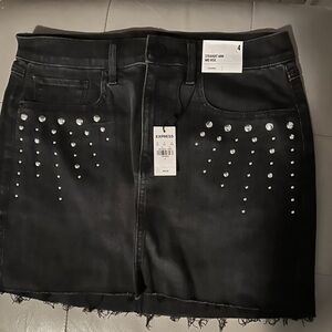 Express straight mid rise black studded frayed mini skirt size 4 NWT
